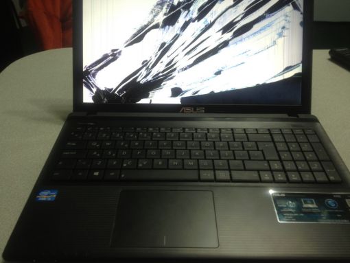  Adana Asus Laptop Ekran